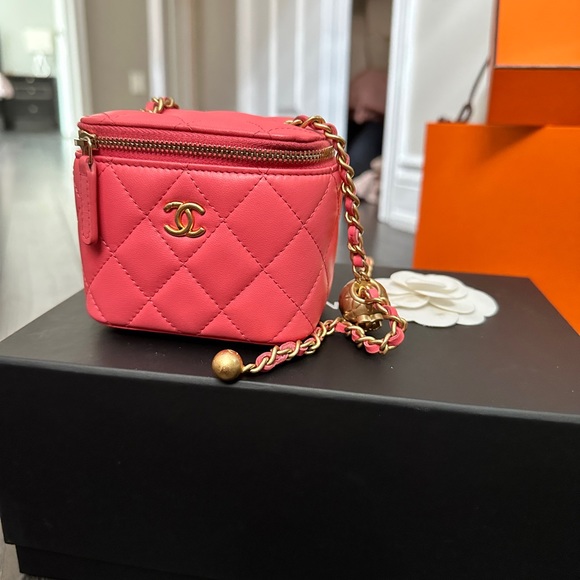 Chanel mini box with gold ball - Picture 2 of 3